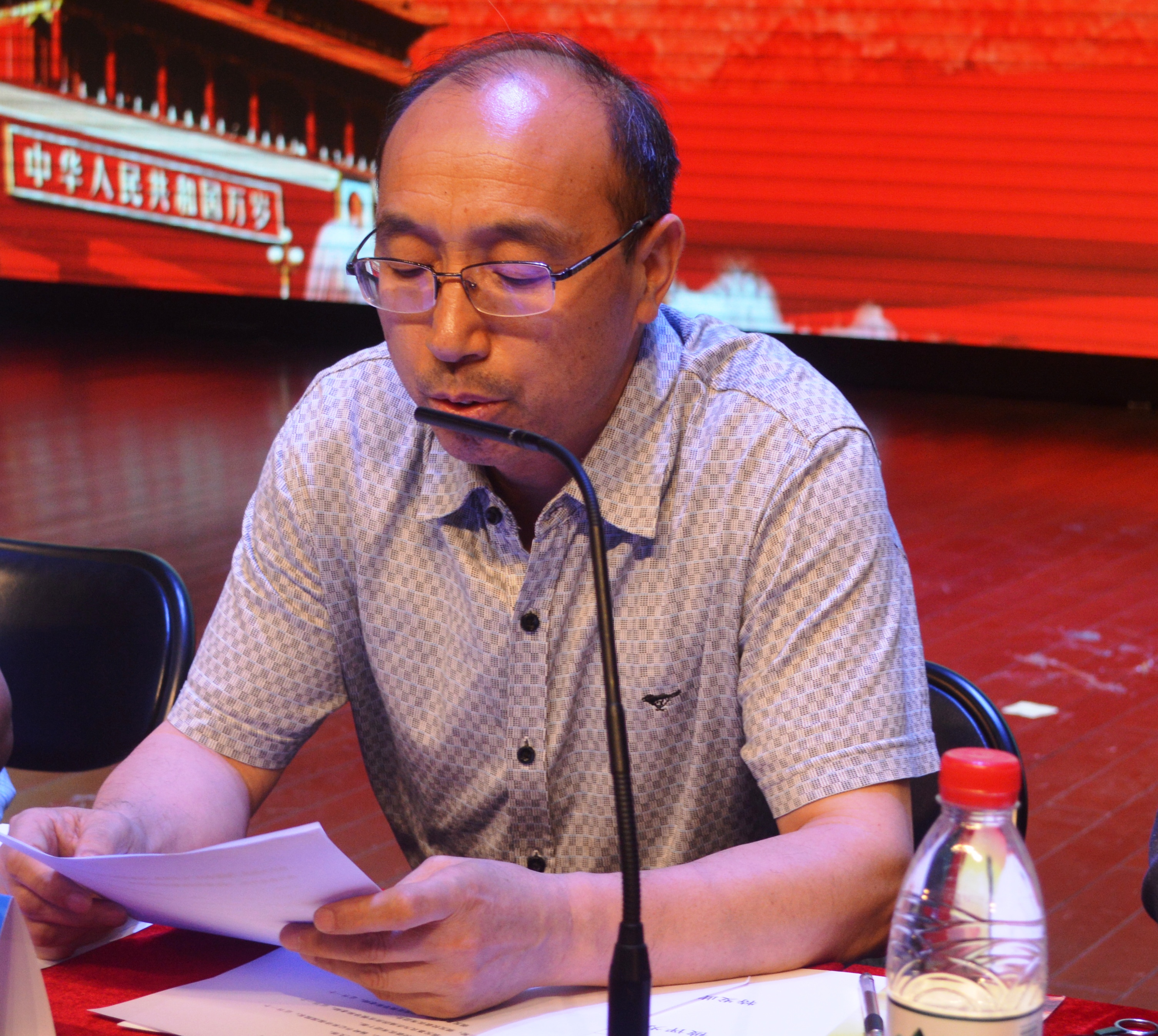 有:党总支书记杨岭,院长许保国,党总支副书记张军,团总支书记施志刚